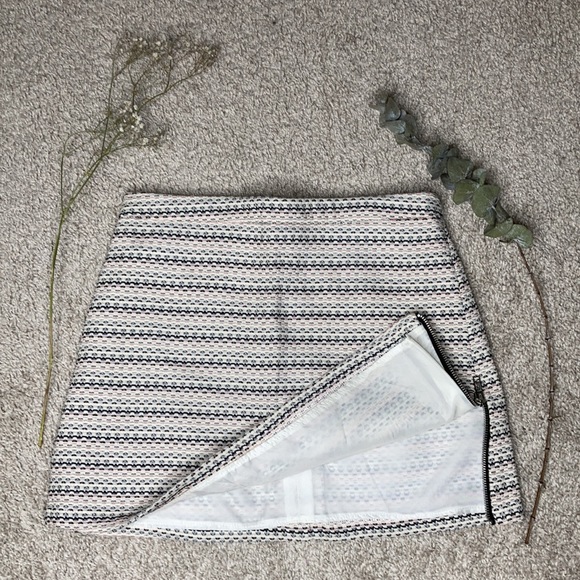 Topshop Mini Skirt ๐ป| Size 4 - Picture 2 of 8